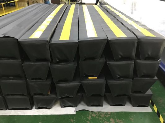 Thermal Insulated Dock Door Shelters Loading Bay Energy Saving Sponge Customized